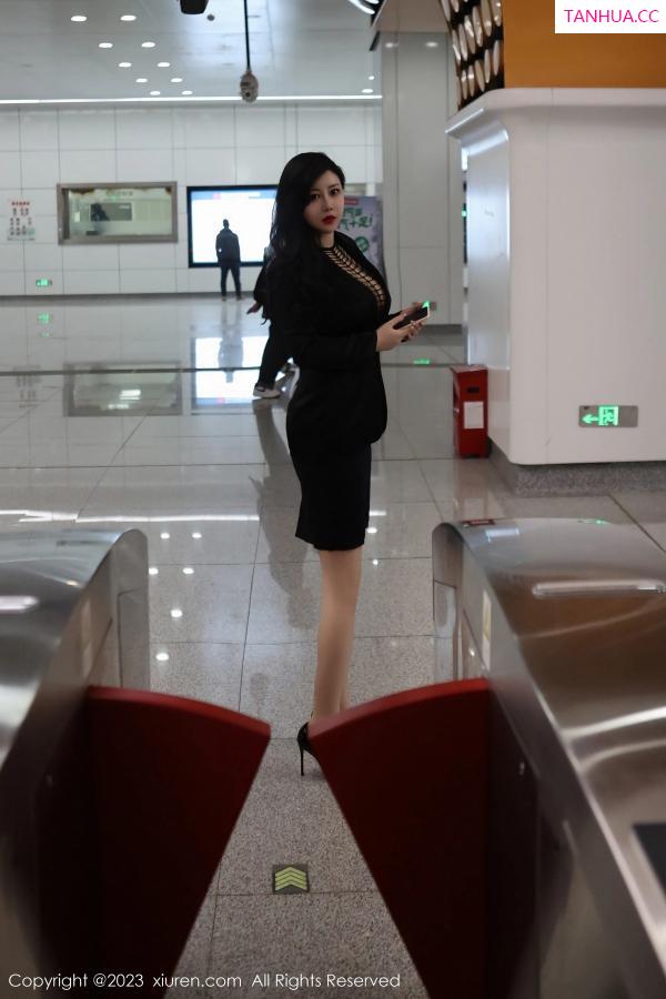王格 王婉悠 [XiuRen]高清写真图 2023.03.16 No.6421 王婉悠Queen 丝袜OL第27张图片
